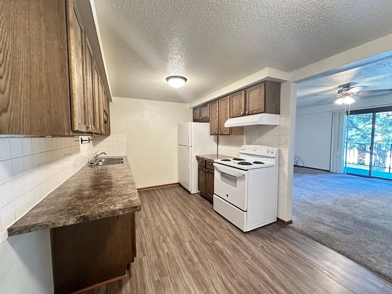 2809 - La Vista Apartments - Photo 3 of 9