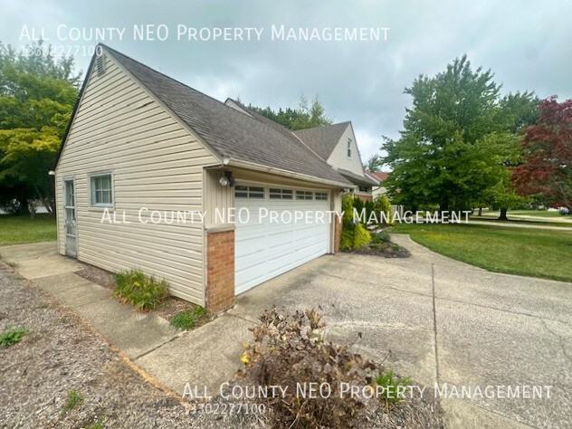 1924 Skyline Dr - Photo 3 of 25