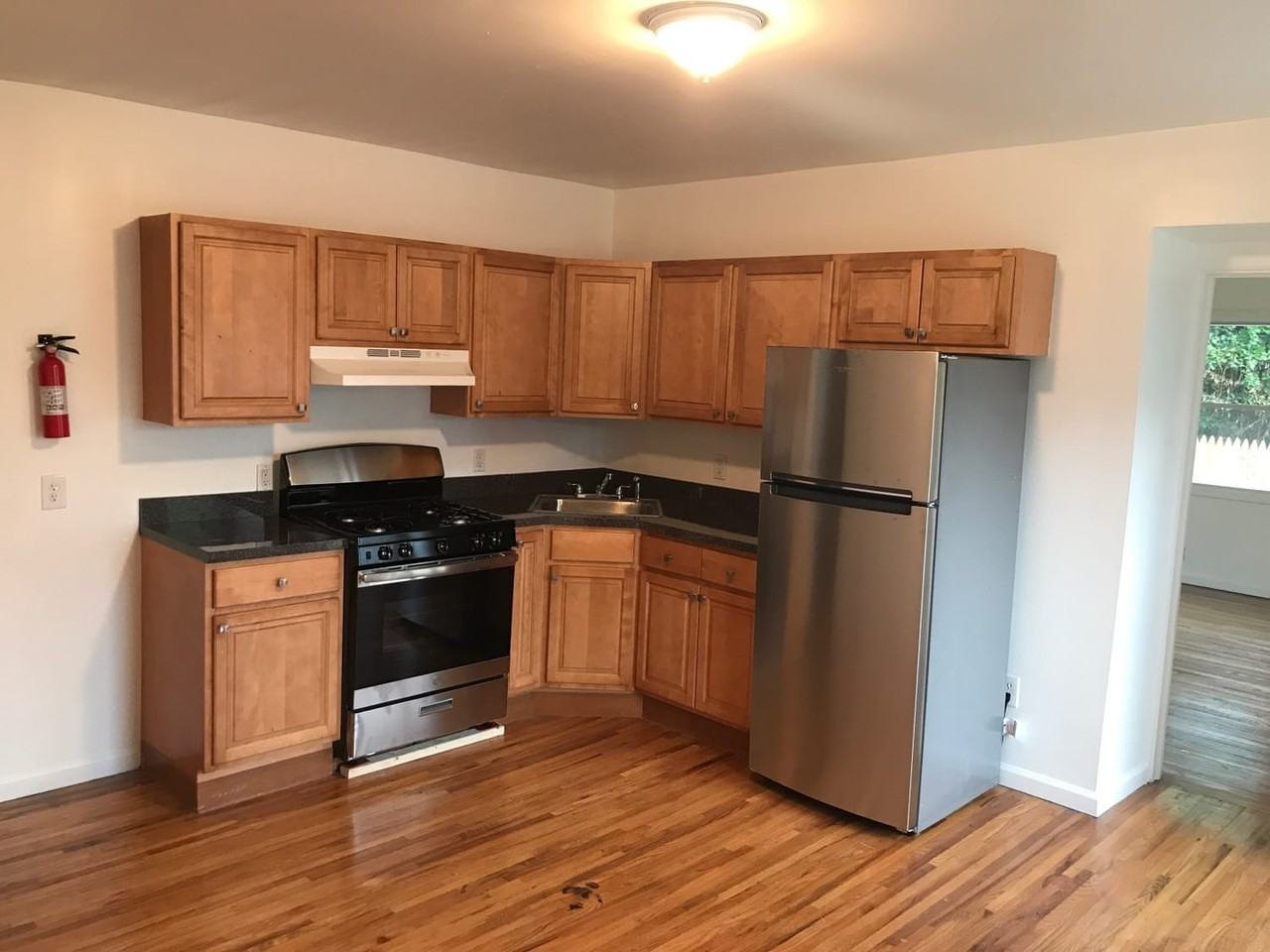 21 Bellevue Ave - Photo 5 of 30