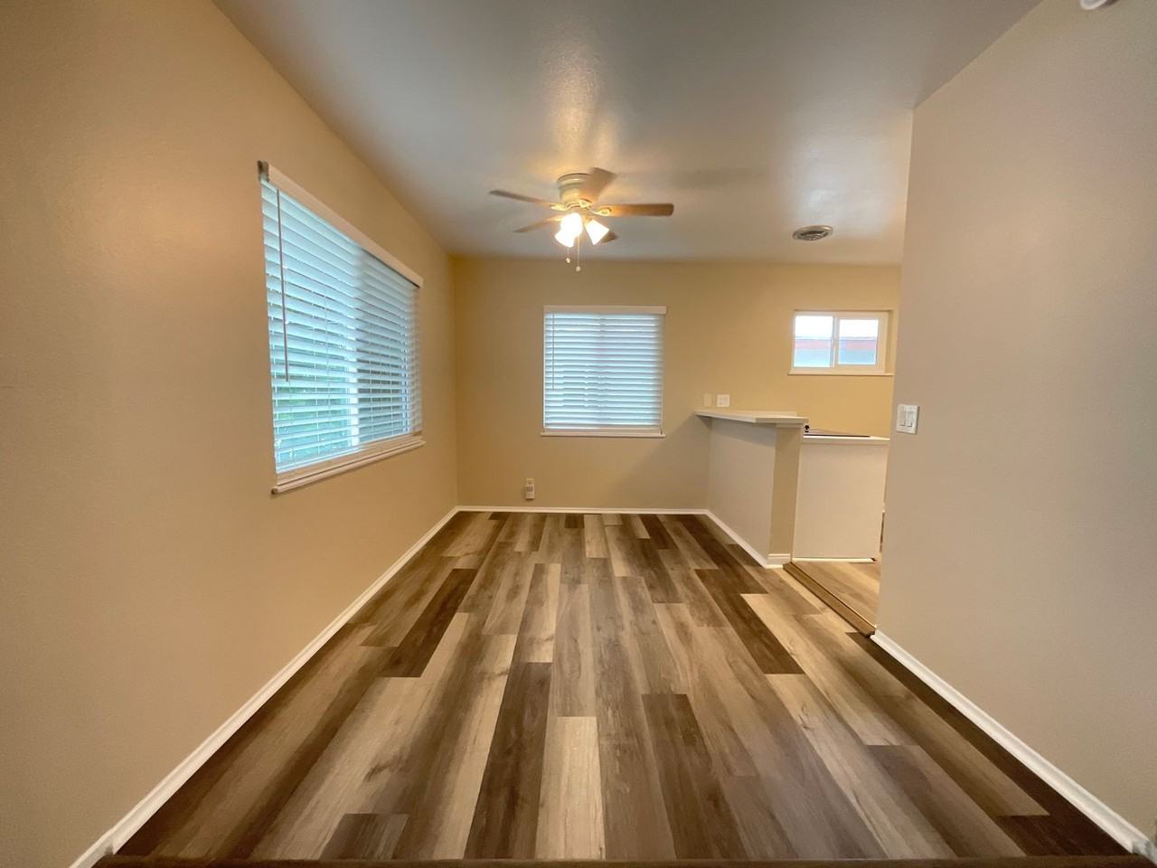 2502 S Rosewood Ave - Photo 4 of 18