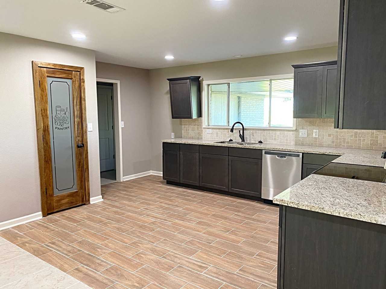 8725 Hillebrandt Rd - Photo 3 of 13