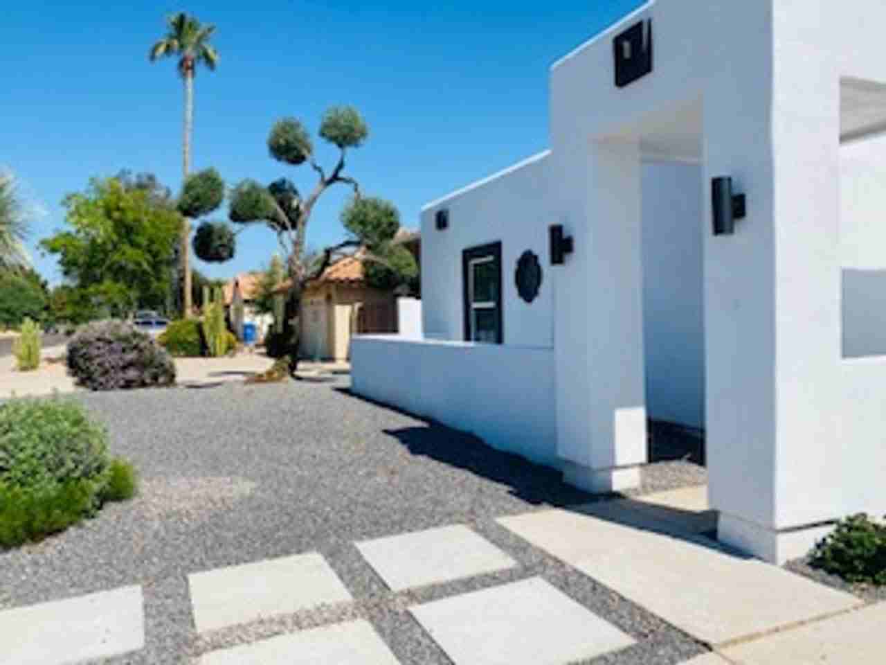 5807 E Paradise Ln - Photo 2 of 37