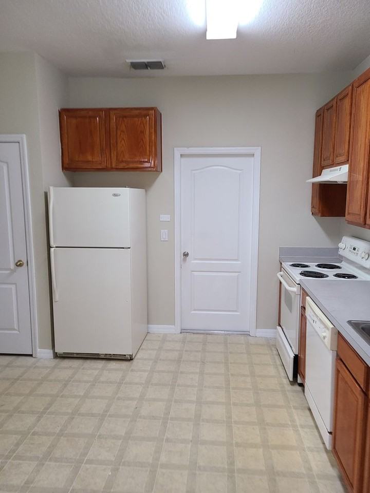 1321 Kellogg Dr - Photo 2 of 6