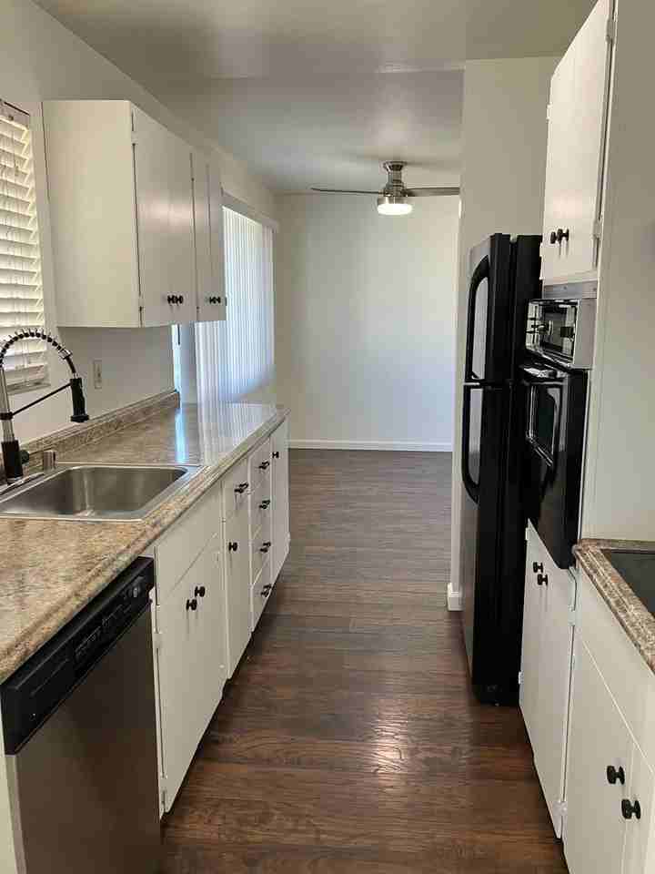 137 Lomita Ave - Photo 2 of 10