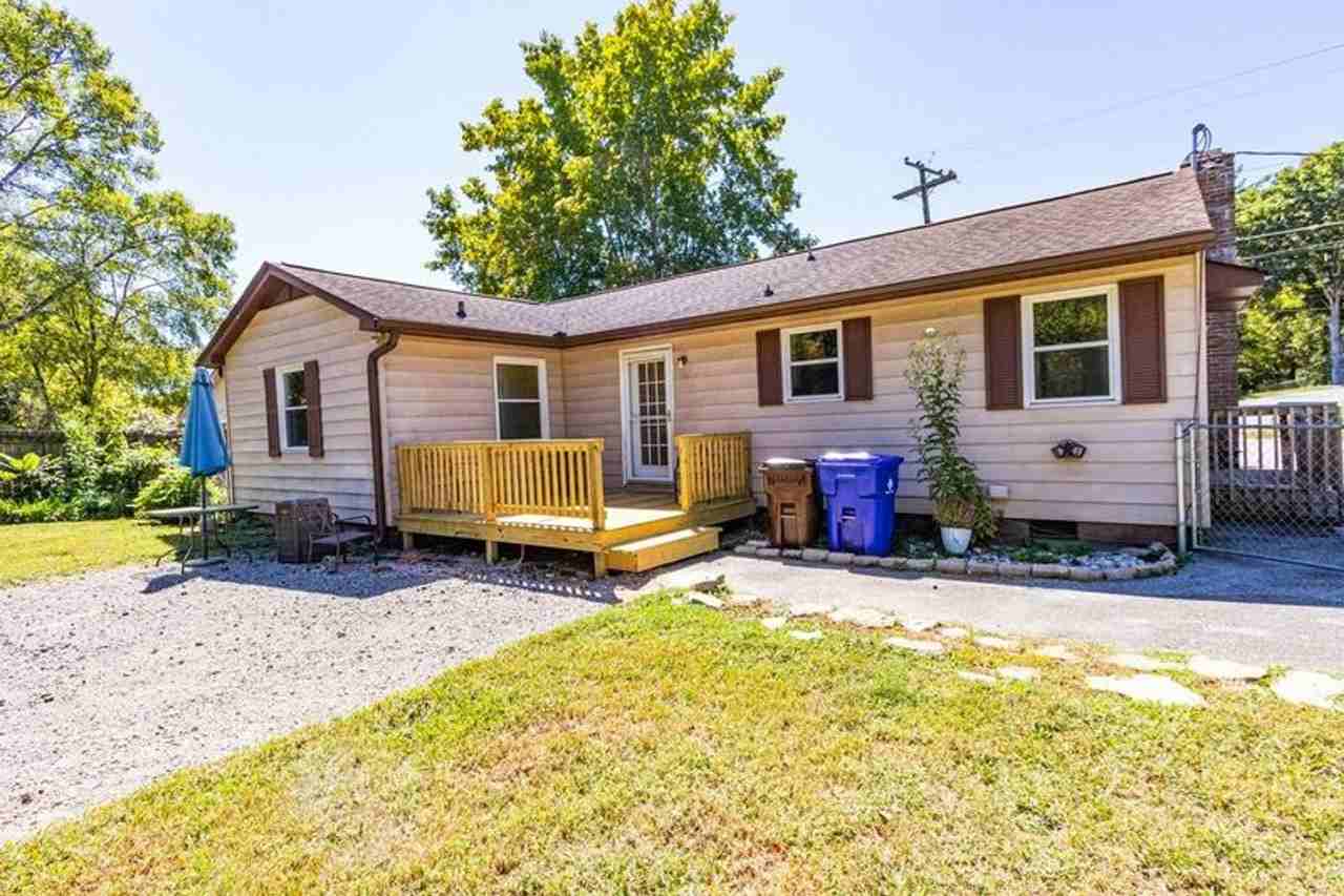 120 Arkansas Ave - Photo 2 of 10