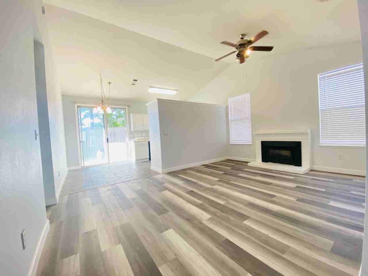 816 Lyonia Dr - Photo 2 of 18