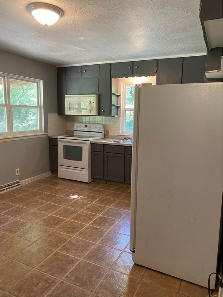 1306 S 3rd Ave - Photo 7 of 15