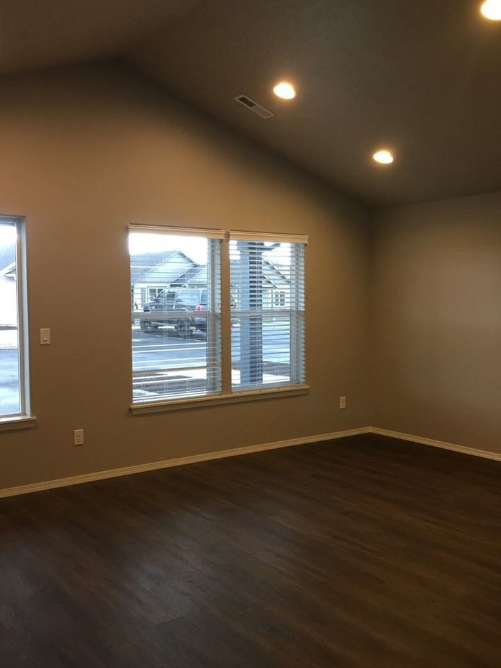 1546 Sw 36th Loop - Photo 2 of 12