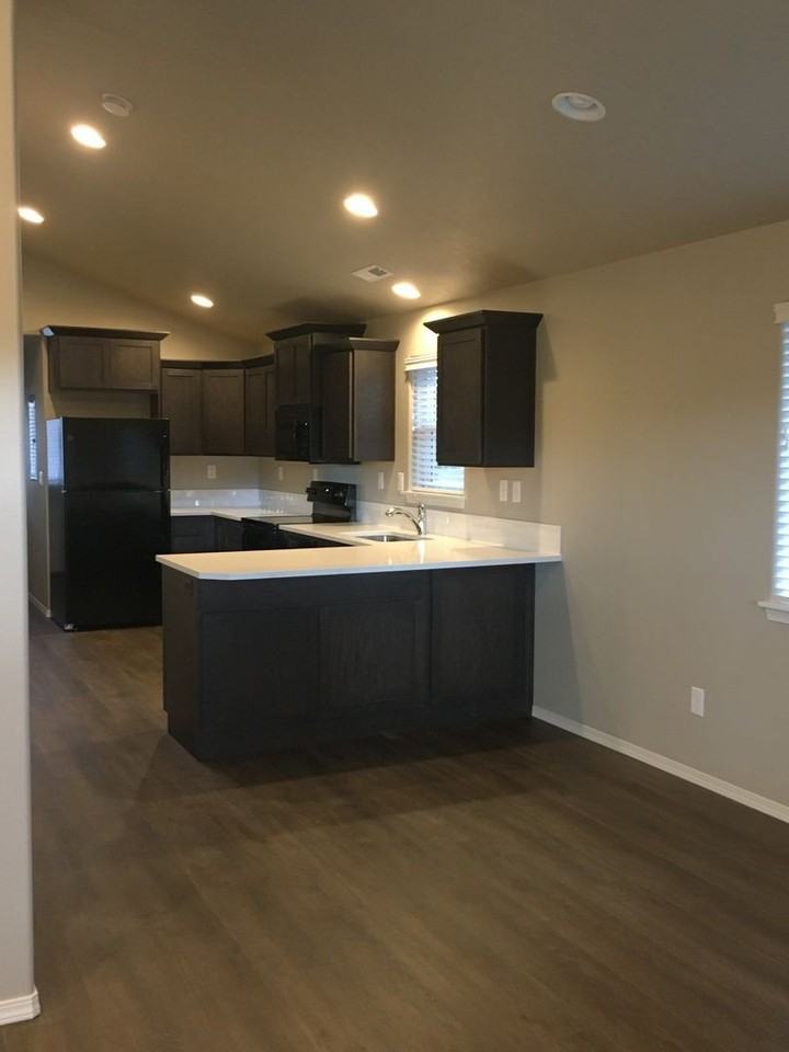 1546 Sw 36th Loop - Photo 4 of 12