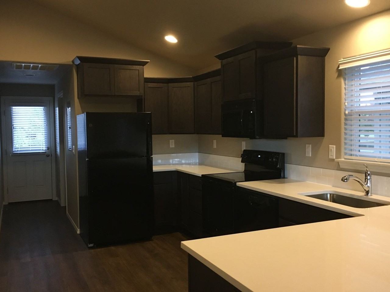 1546 Sw 36th Loop - Photo 6 of 12