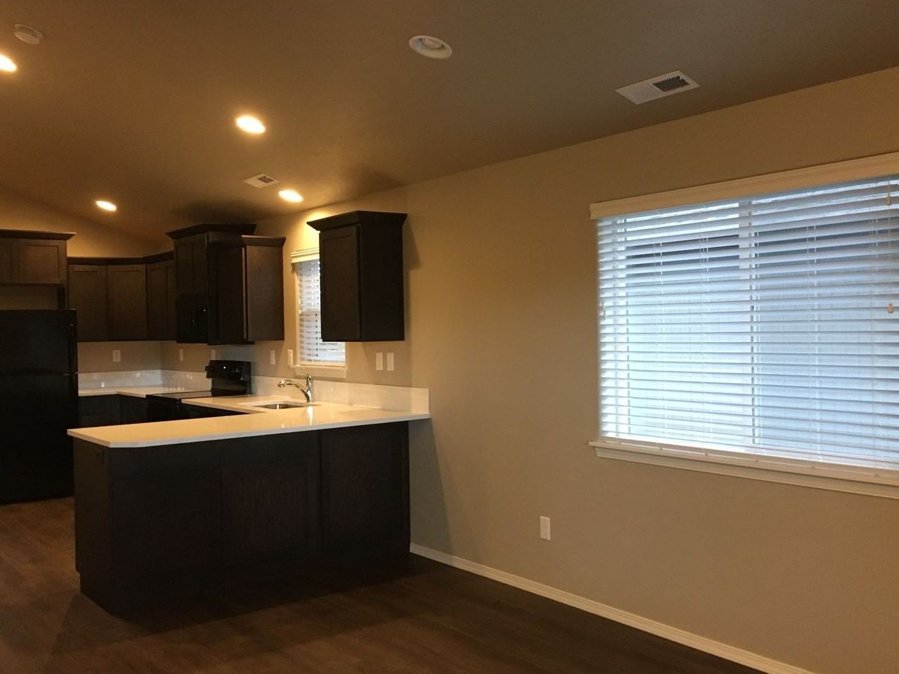 1546 Sw 36th Loop - Photo 7 of 12