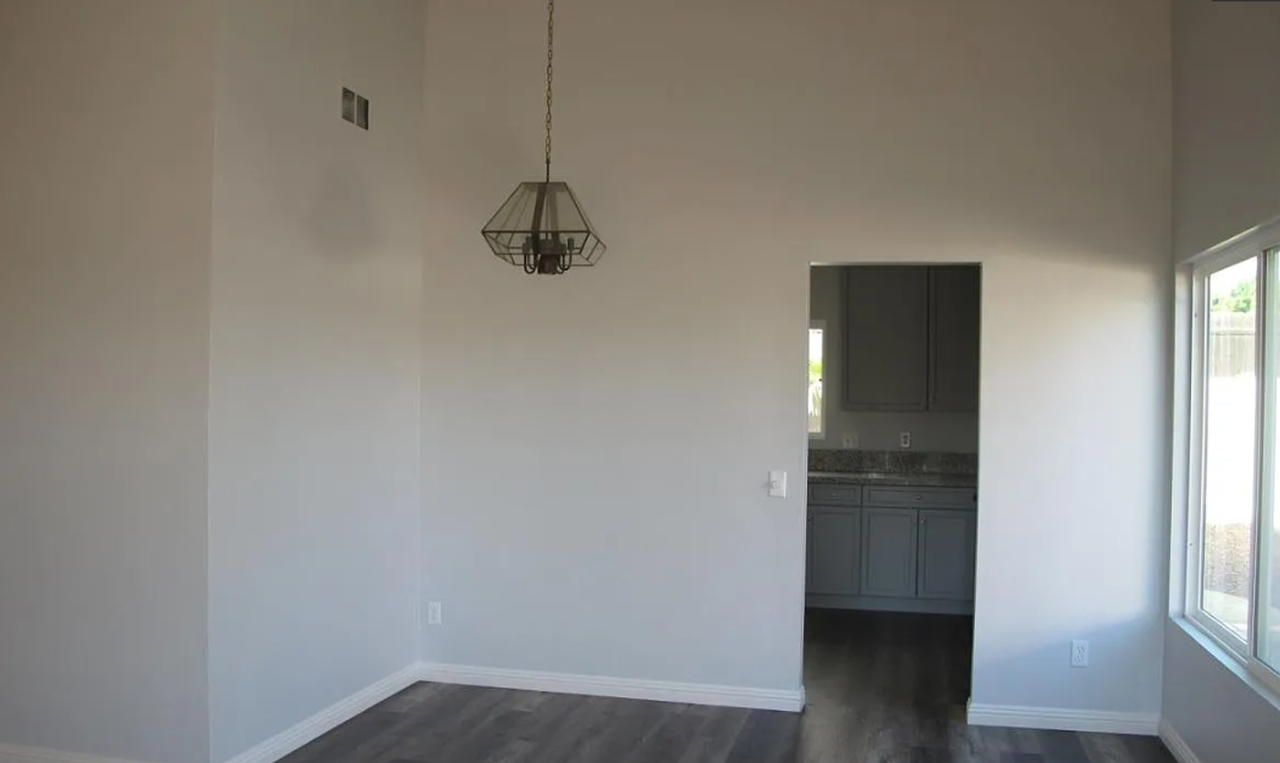 1412 Evergreen Ln - Photo 3 of 12
