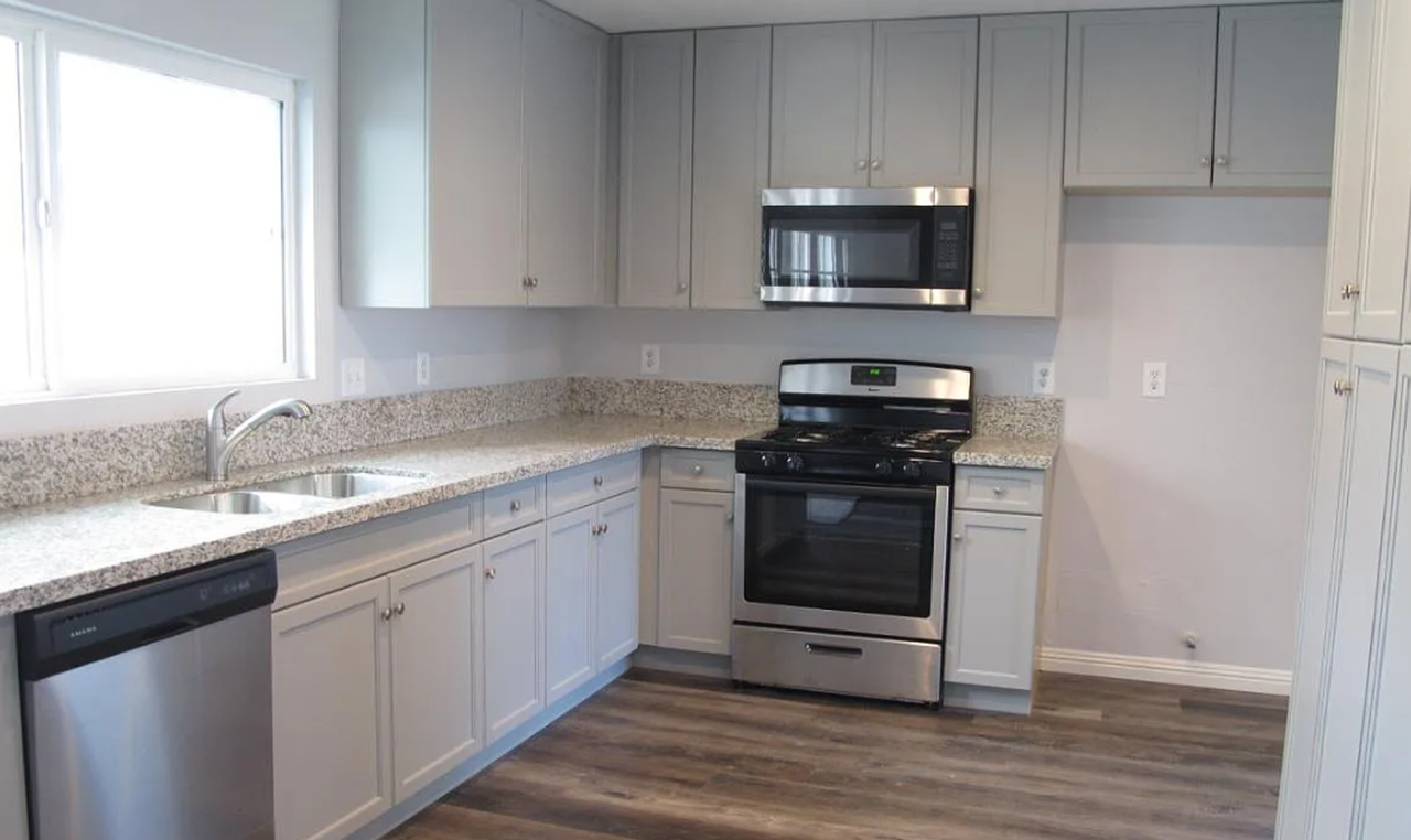 1412 Evergreen Ln - Photo 4 of 12