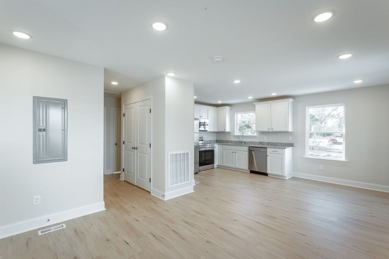2011 S Lyerly St - Photo 2 of 40