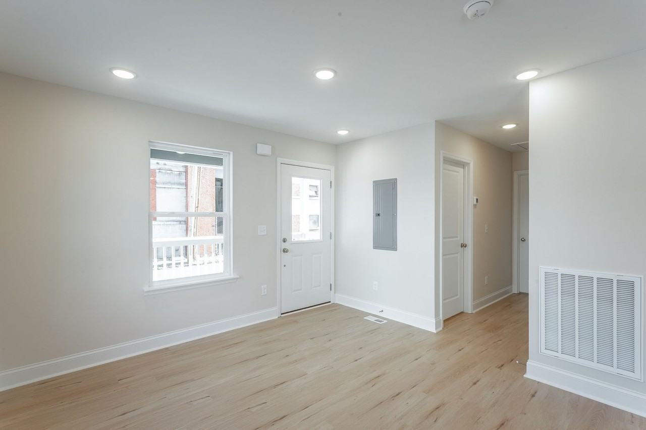 2011 S Lyerly St - Photo 3 of 40