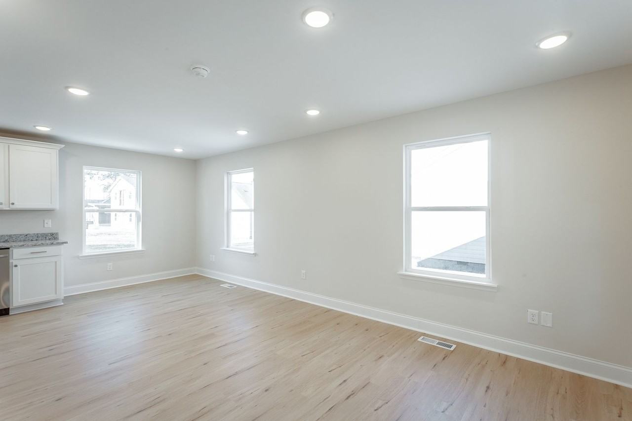 2011 S Lyerly St - Photo 4 of 40