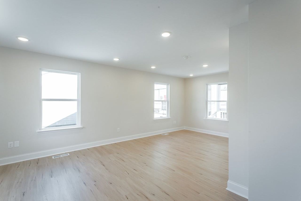 2011 S Lyerly St - Photo 5 of 40