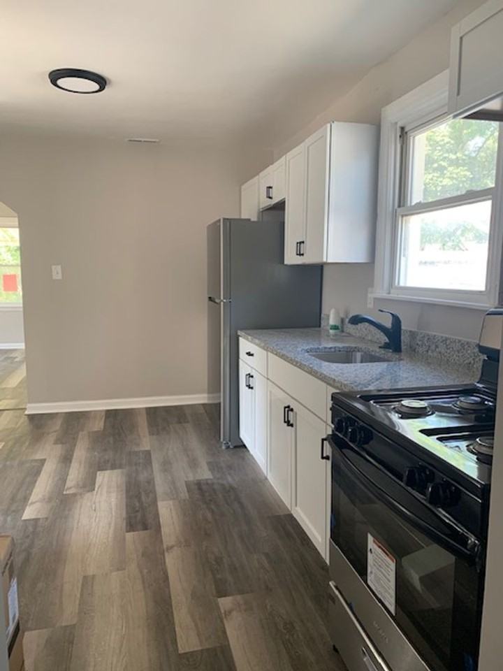 23352 Powell Avenue - Photo 6 of 15