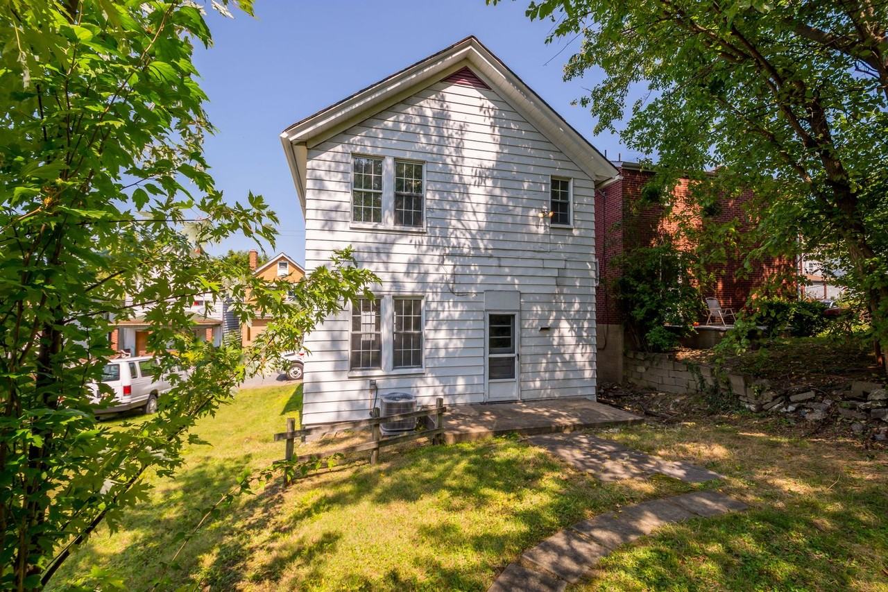 2810 Freeland St - Photo 5 of 28