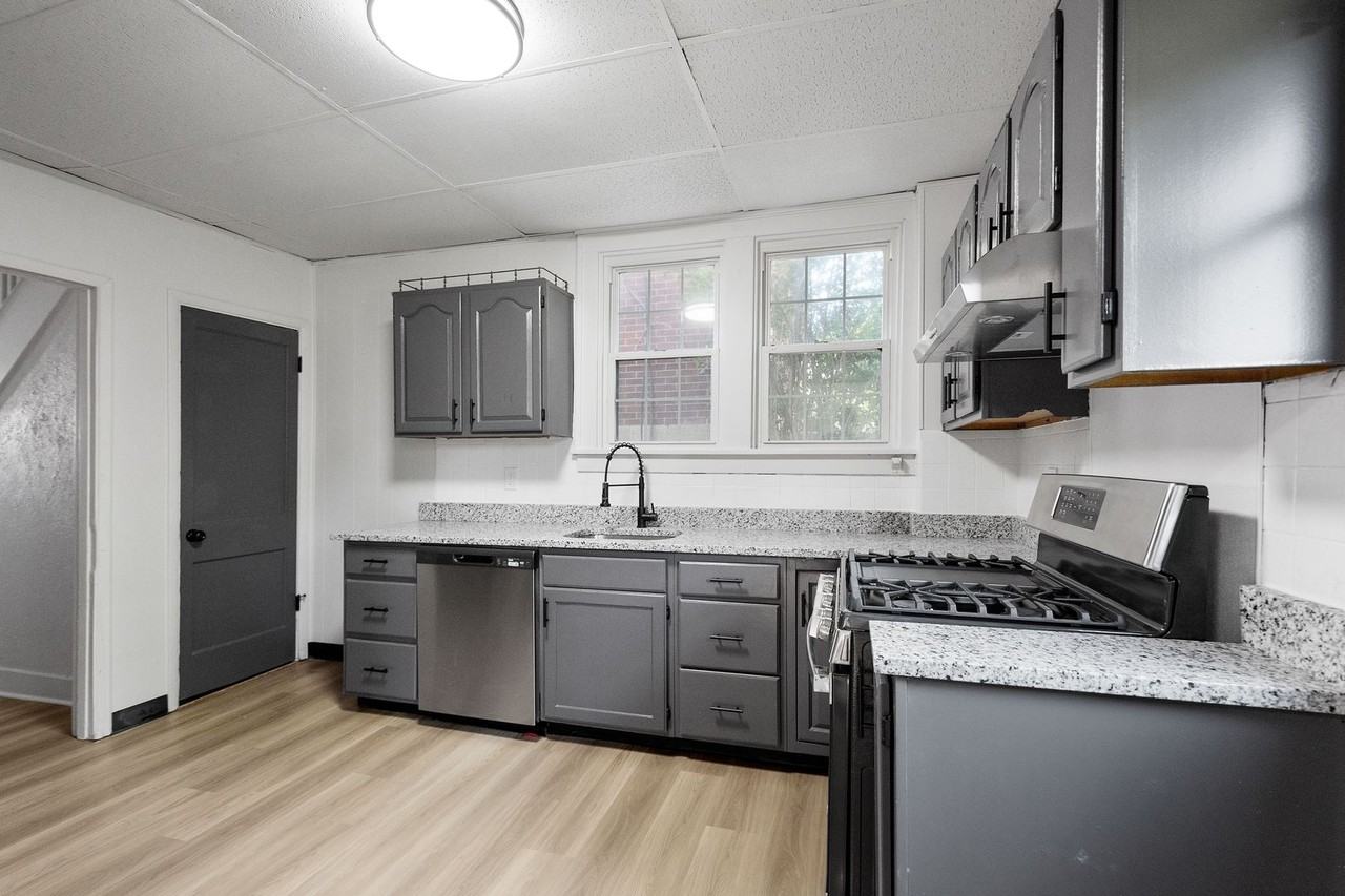 2810 Freeland St - Photo 7 of 28
