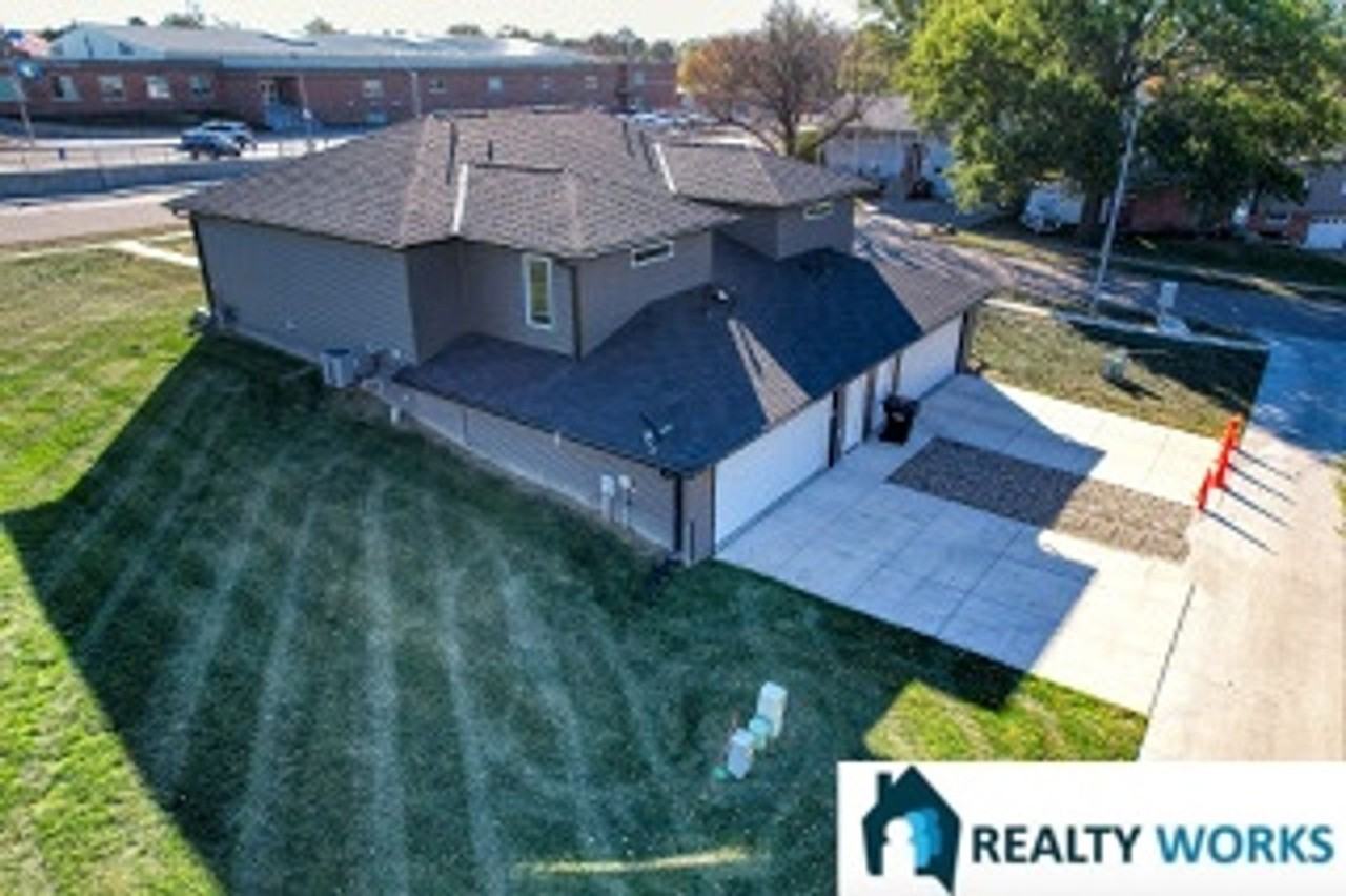 4547 Lewis Ave - Photo 2 of 16