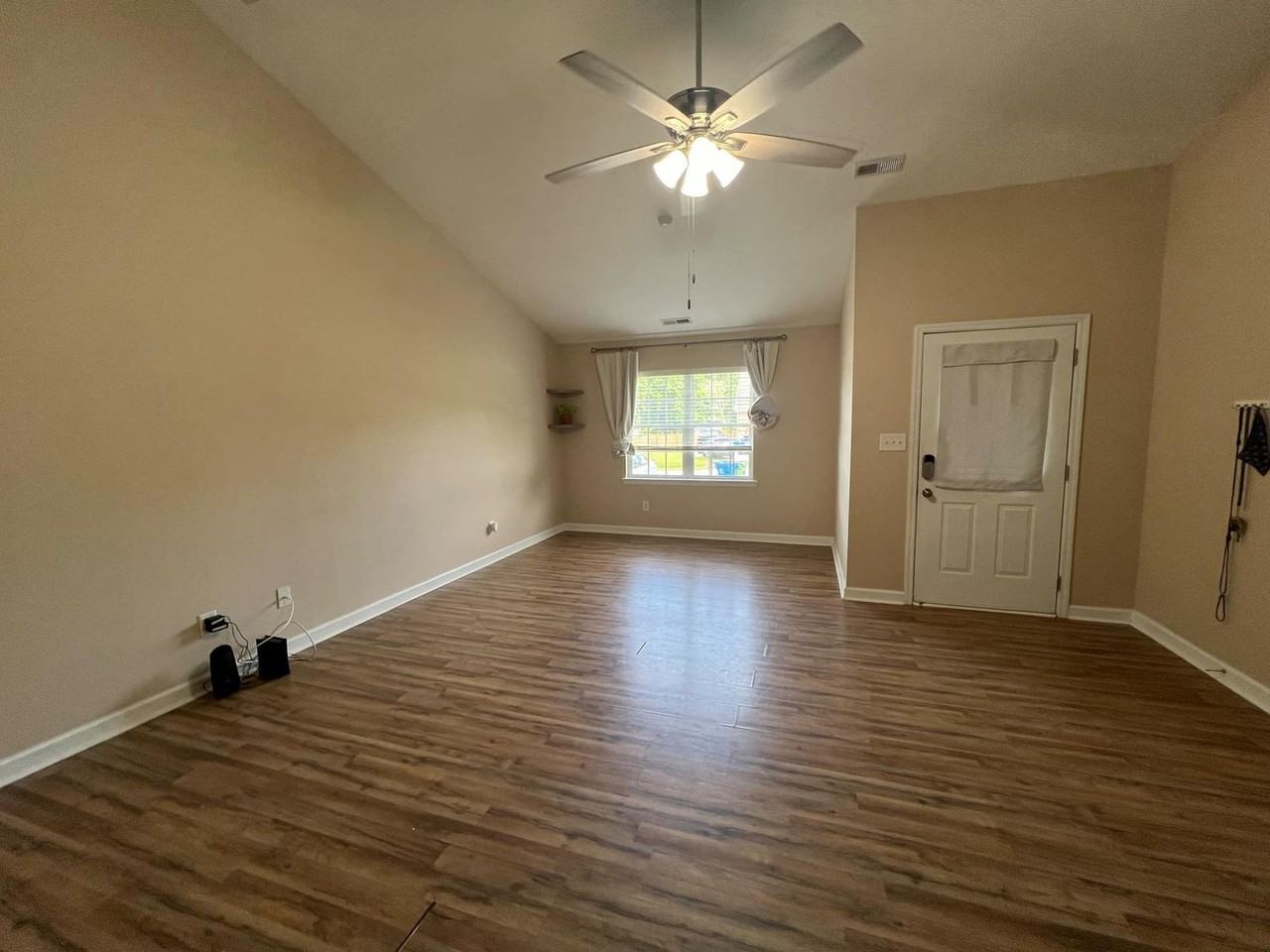 141 Louie Ln - Photo 3 of 14