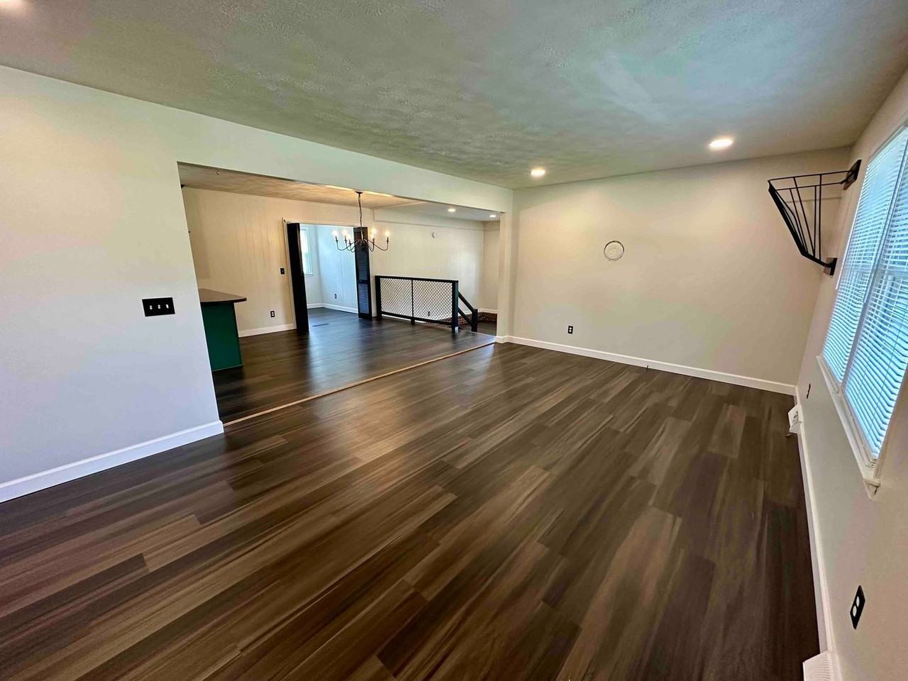 614 E St - Photo 3 of 15