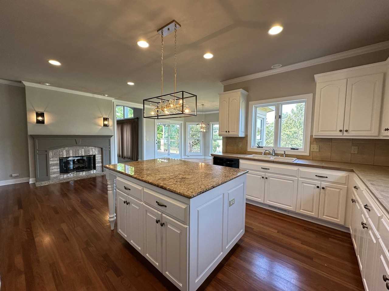 1803 E Bristlecone Dr - Photo 2 of 31