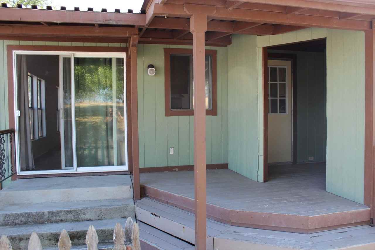 24300 E Village Dr - Photo 3 of 26