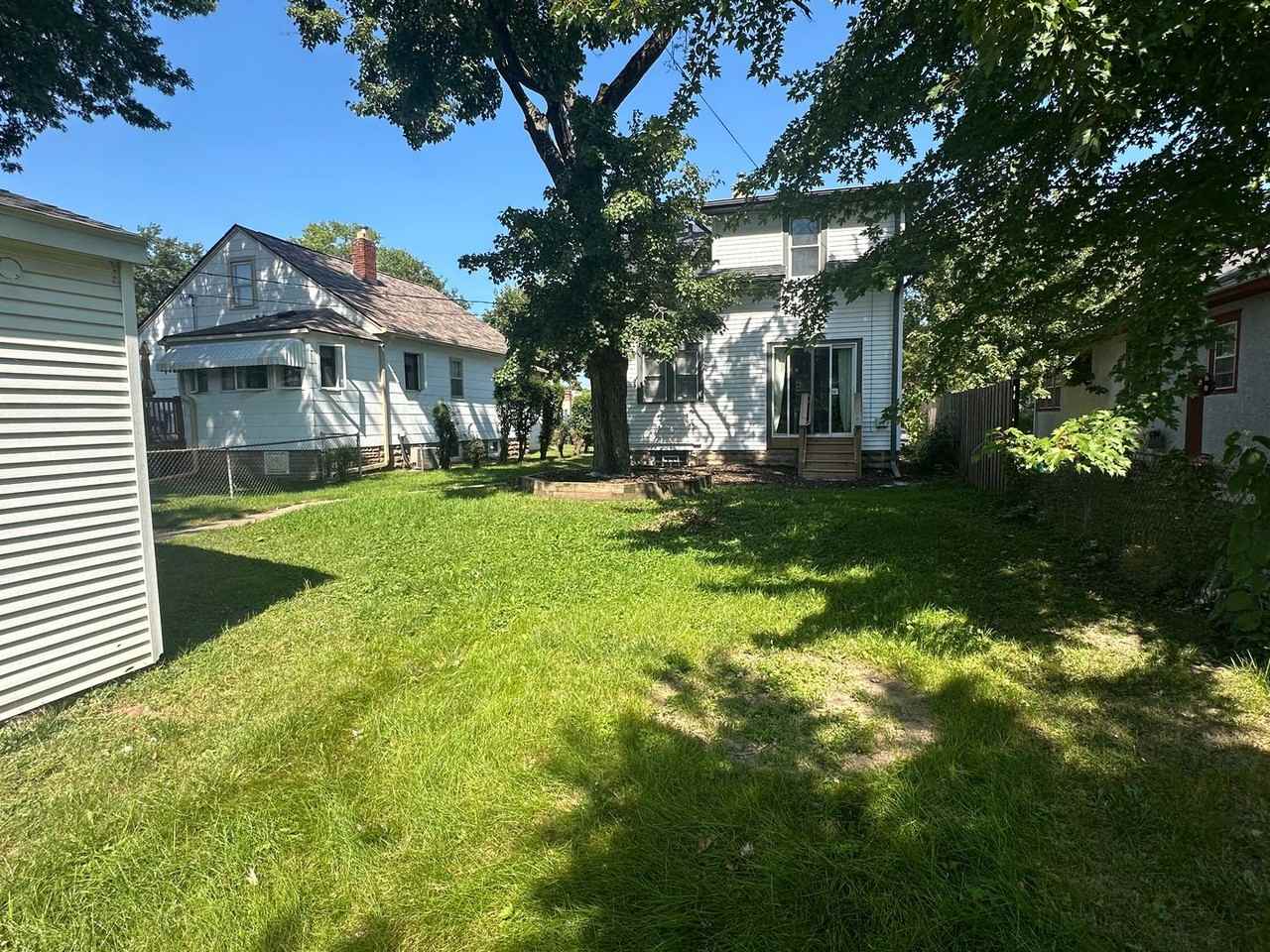 1802 Ross Ave E - Photo 3 of 17