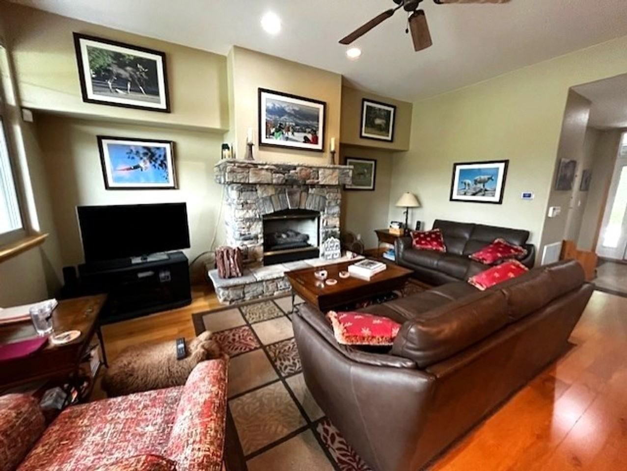 174 Robin Dr - Photo 2 of 32