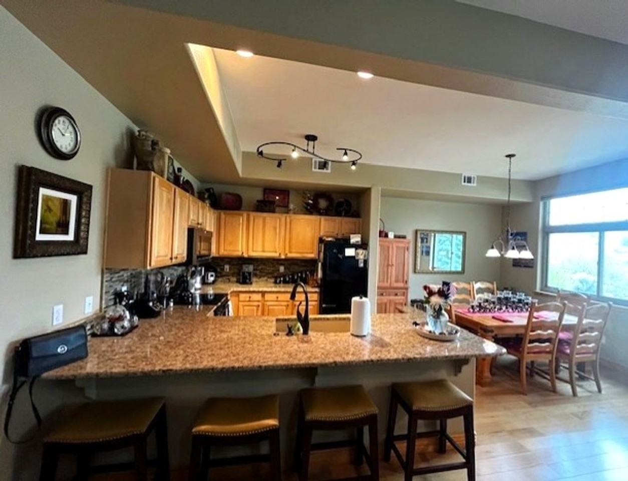 174 Robin Dr - Photo 4 of 32