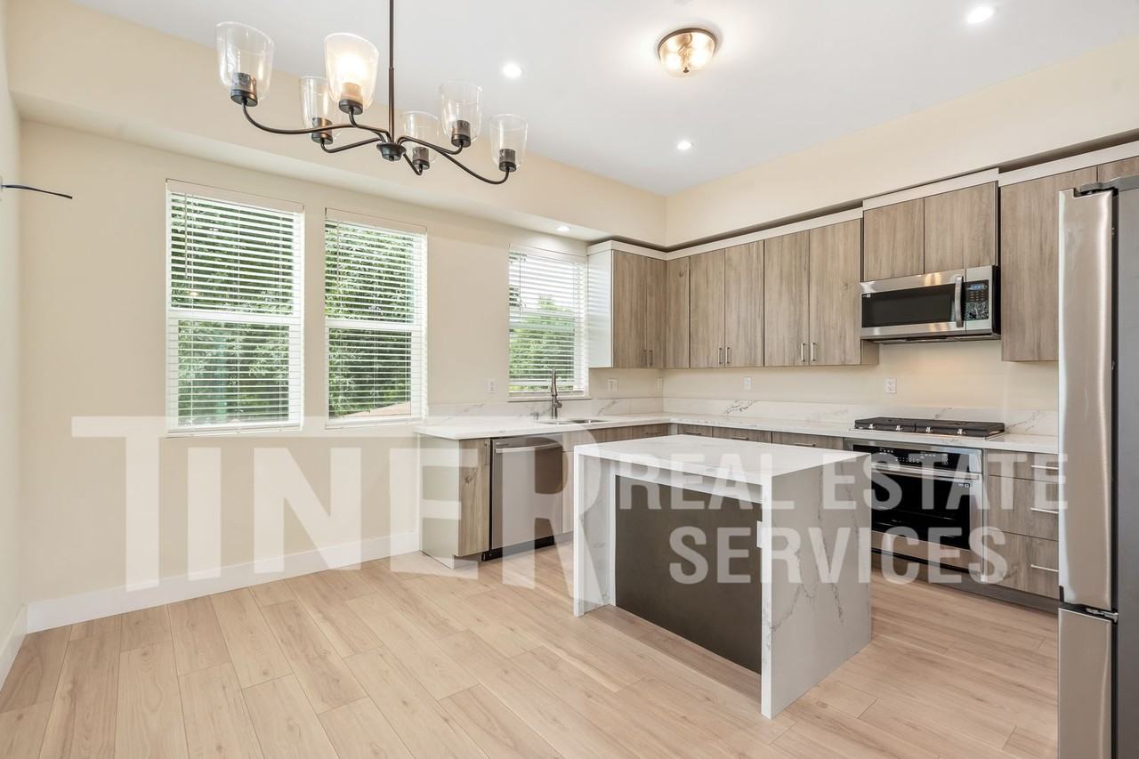 423 G St - Photo 2 of 21