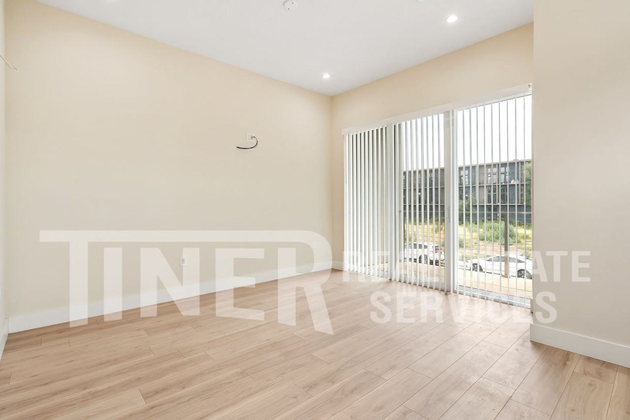 423 G St - Photo 3 of 21