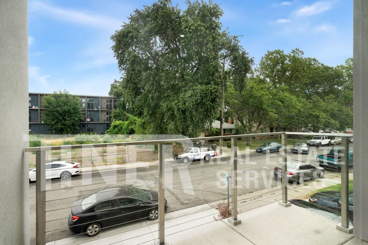 423 G St - Photo 4 of 21