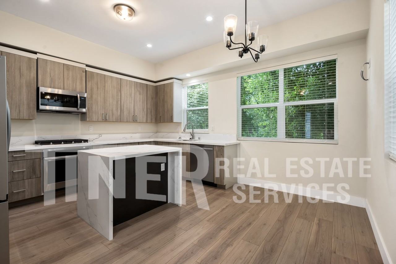 425 G St - Photo 2 of 22