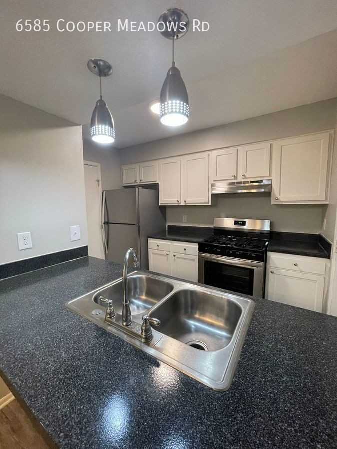 6585 Cooper Meadows Rd - Photo 2 of 17