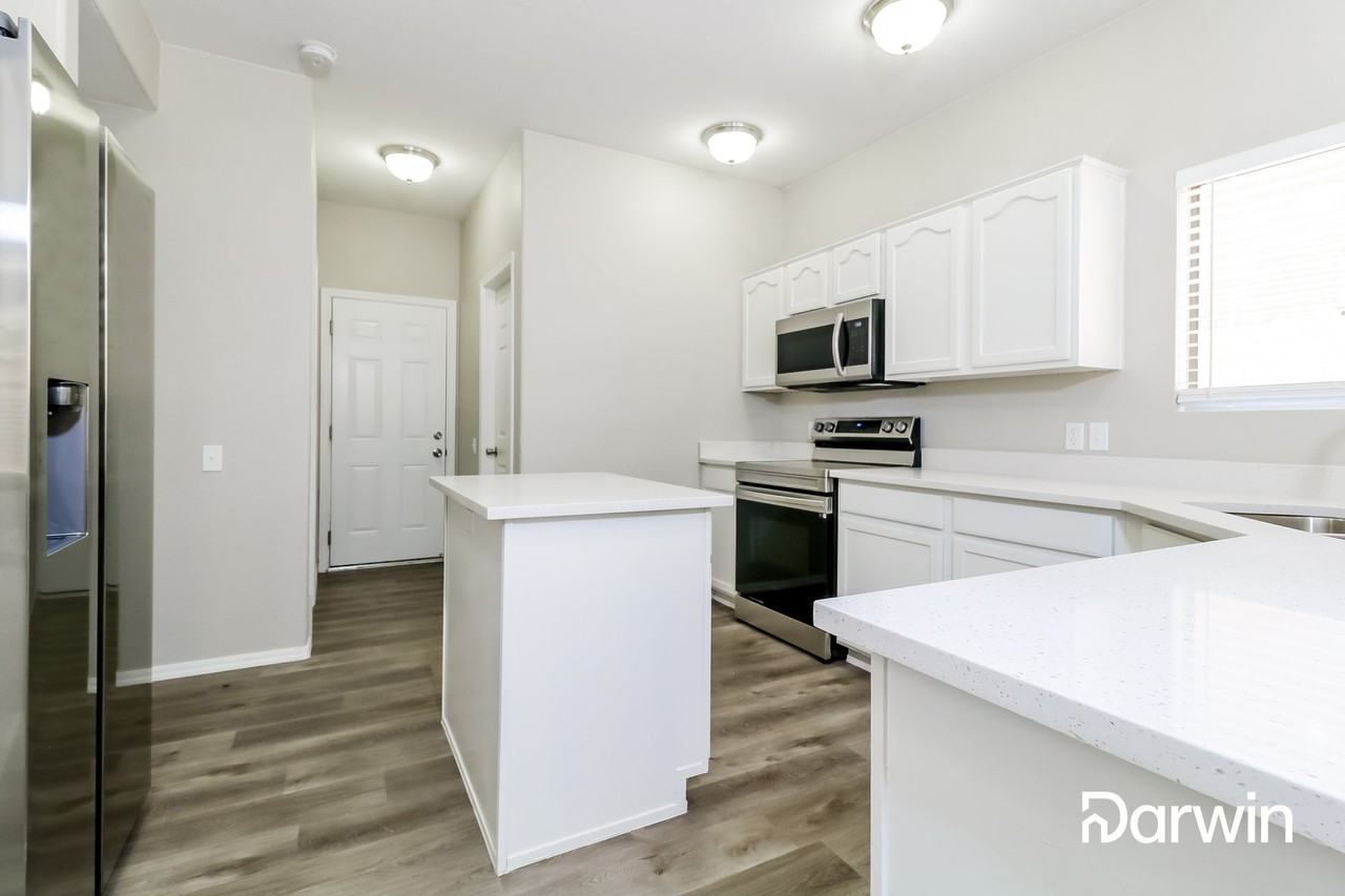 21917 N 70th Ave - Photo 3 of 15
