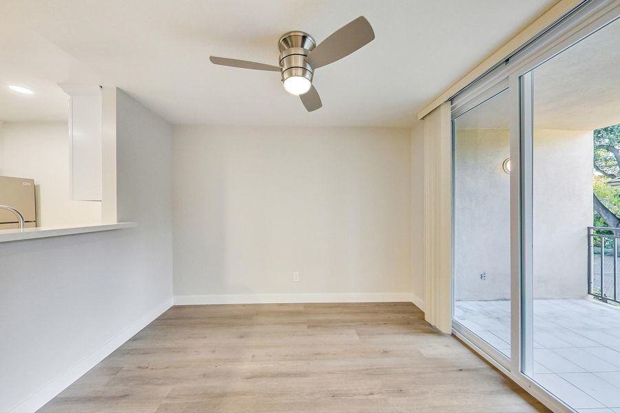 725 Cowper St #31 - Photo 4 of 30