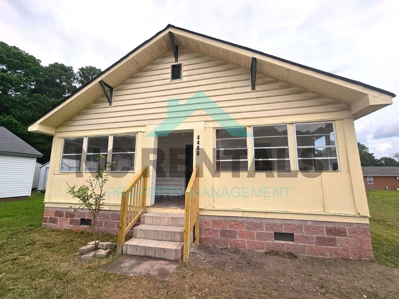 4460 Carroll Ave - Photo 2 of 25