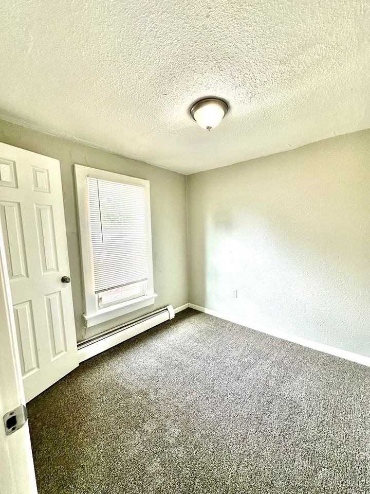 135 S Lowell Blvd - Photo 3 of 14