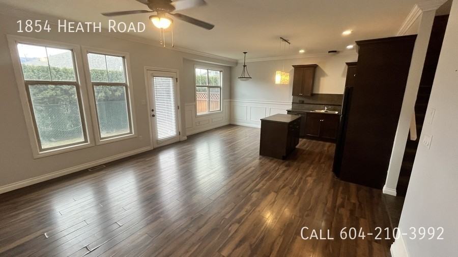 1854 Heath Rd - Photo 2 of 11