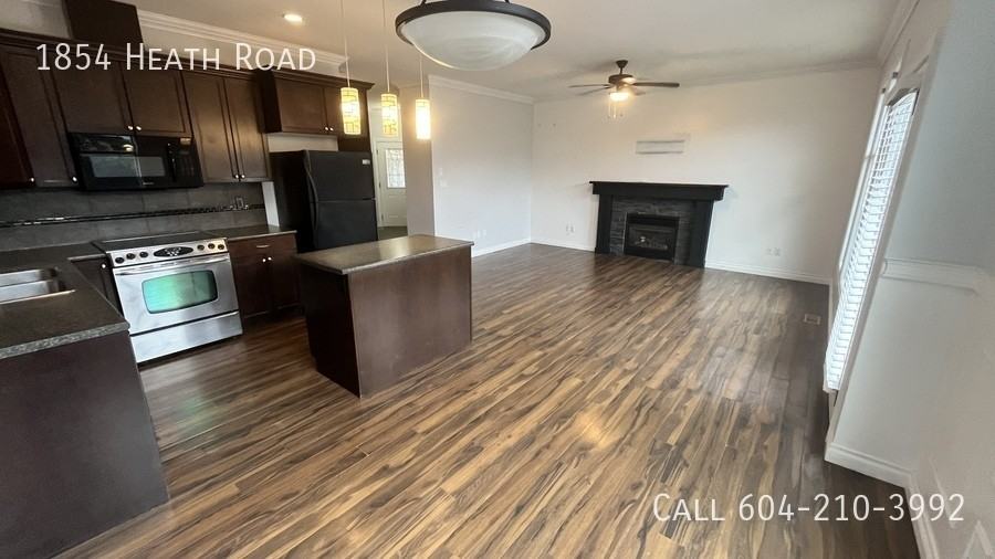 1854 Heath Rd - Photo 3 of 11