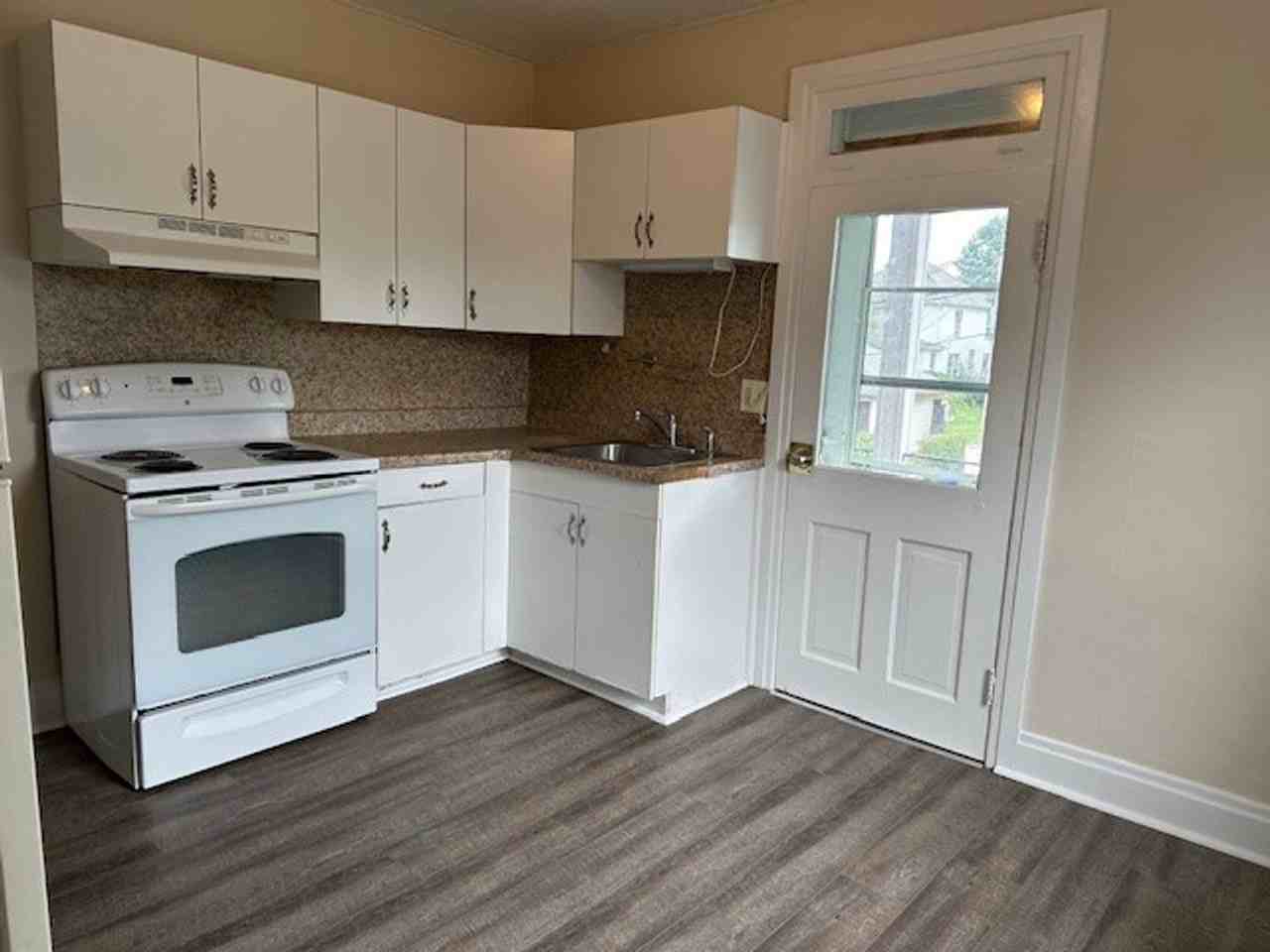 120 E Maple St #120A - Photo 4 of 11