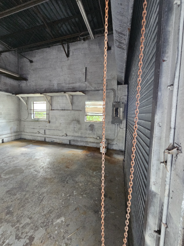 2208 Sw 60th Way #BAY3 - Photo 3 of 8