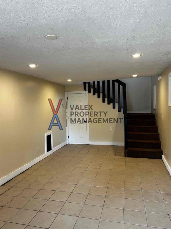 156 Fallbrook St - Photo 3 of 18