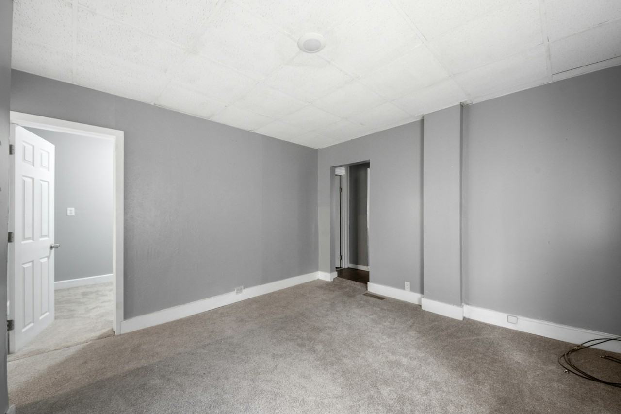 1427 East 61st Street, Unit B - Photo 5 of 25