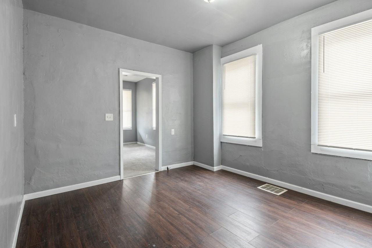 1427 East 61st Street, Unit B - Photo 6 of 25