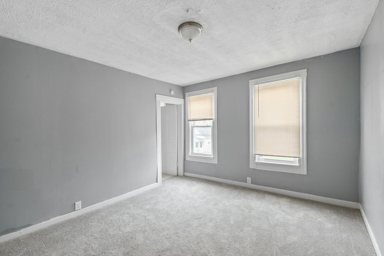 1427 East 61st Street, Unit B - Photo 7 of 25