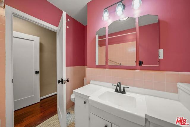 2044 Parnell Ave - Photo 3 of 8